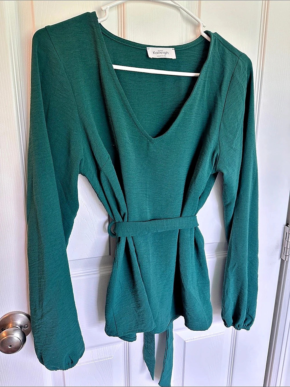 Kaileigh Long Sleeve Tie Waist Blouse in Green Like New